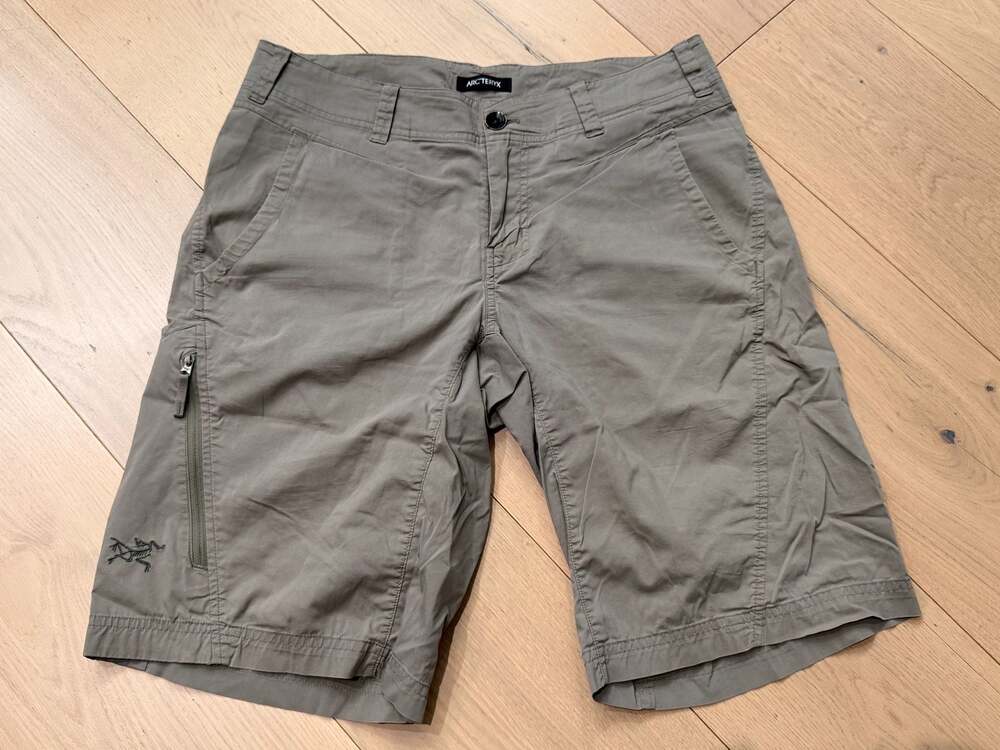 Arc'teryx Stowe Men's Trim Fit Lightweight Technical Hiking Cargo Shorts Size 30
